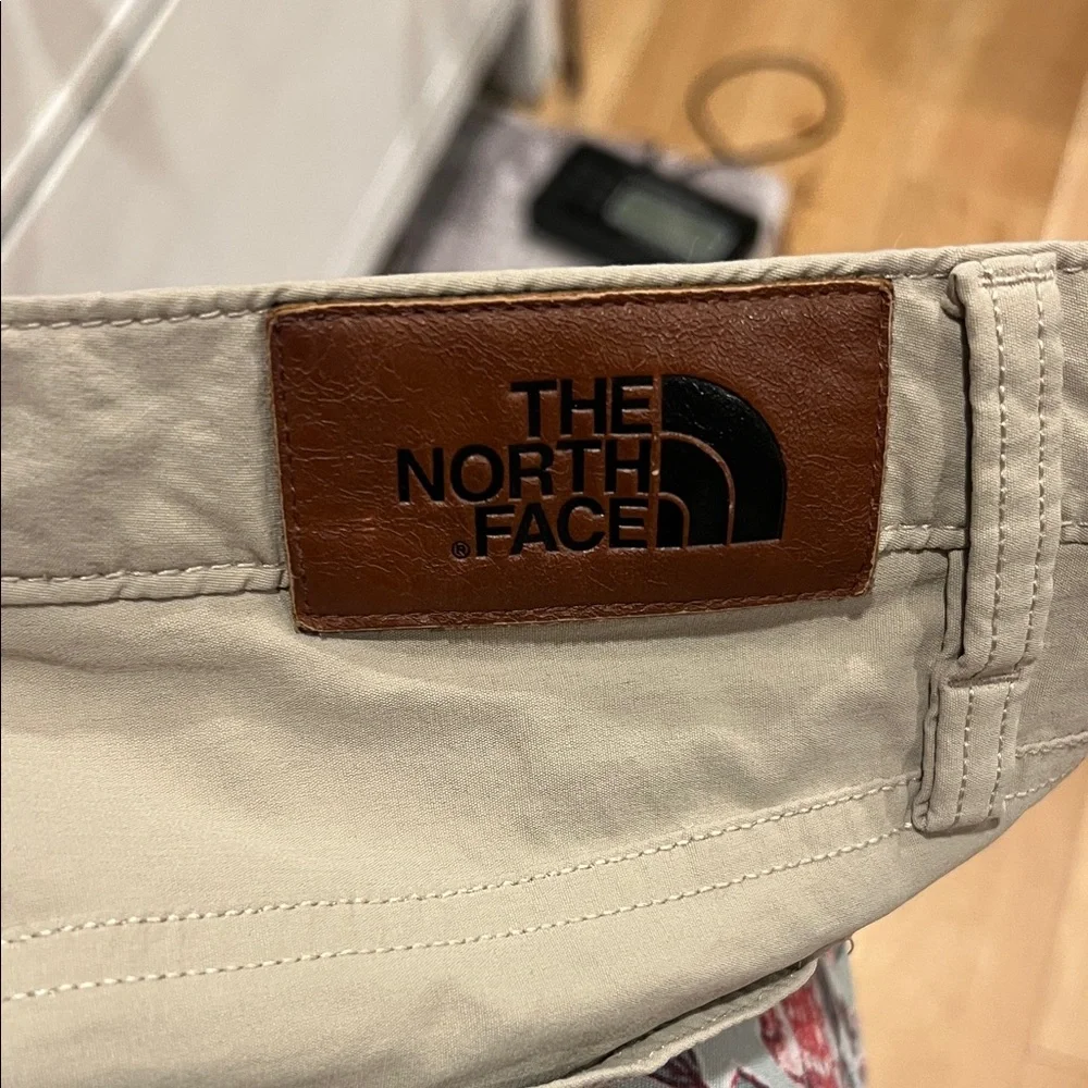 The North Face Men's Khaki‎ athletic Chinos 34